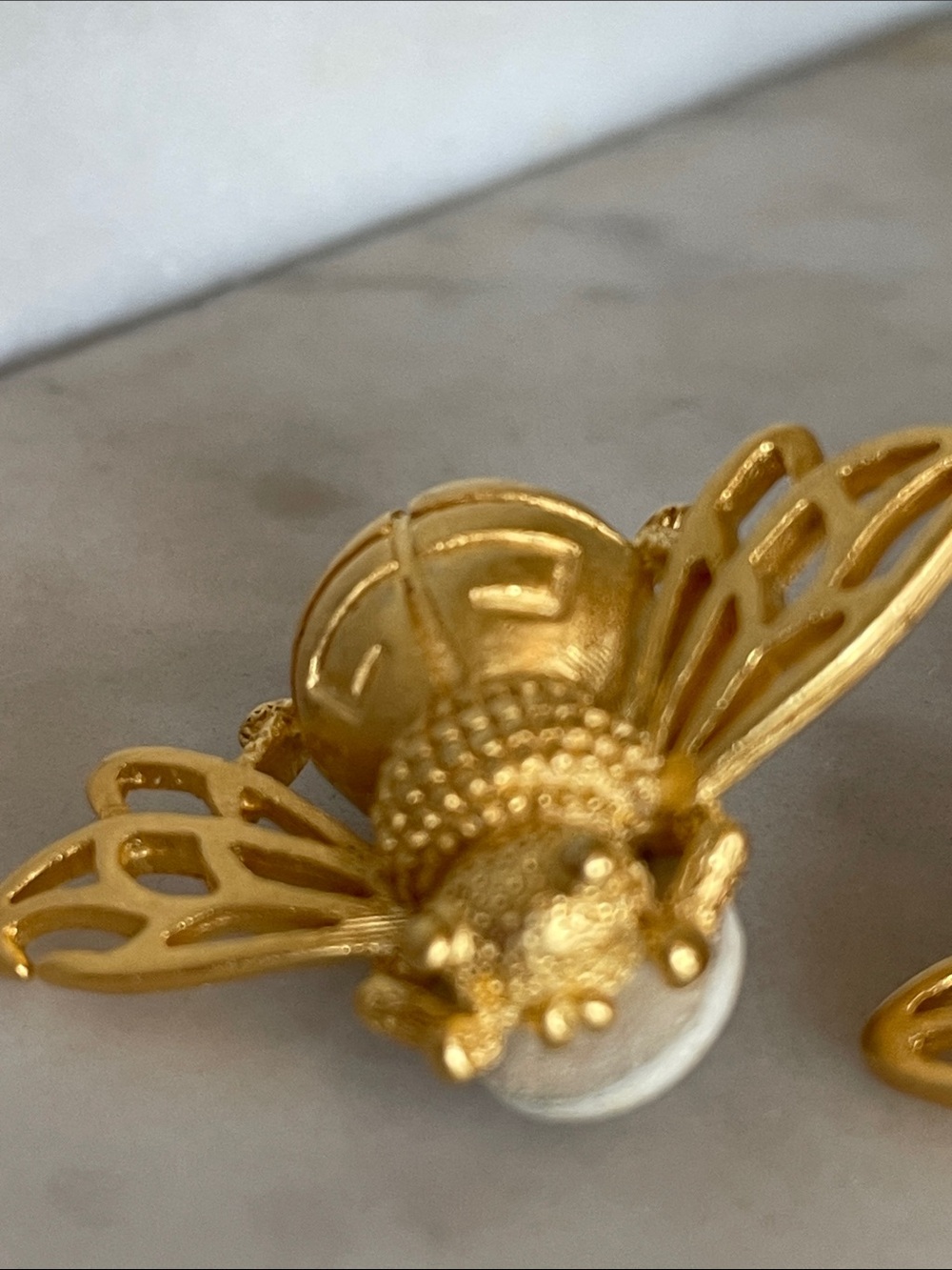GIVENCHY Vintage 1980's 4G Logo Gold Plated Bee Insect Clip On Earrings - Picture 13 of 17